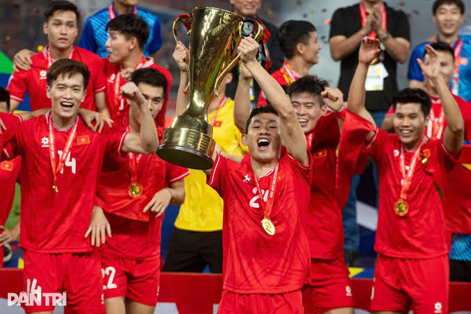 Đội tuyển Việt Nam nâng cúp — hướng tới bảo vệ danh hiệu AFF Cup 2026